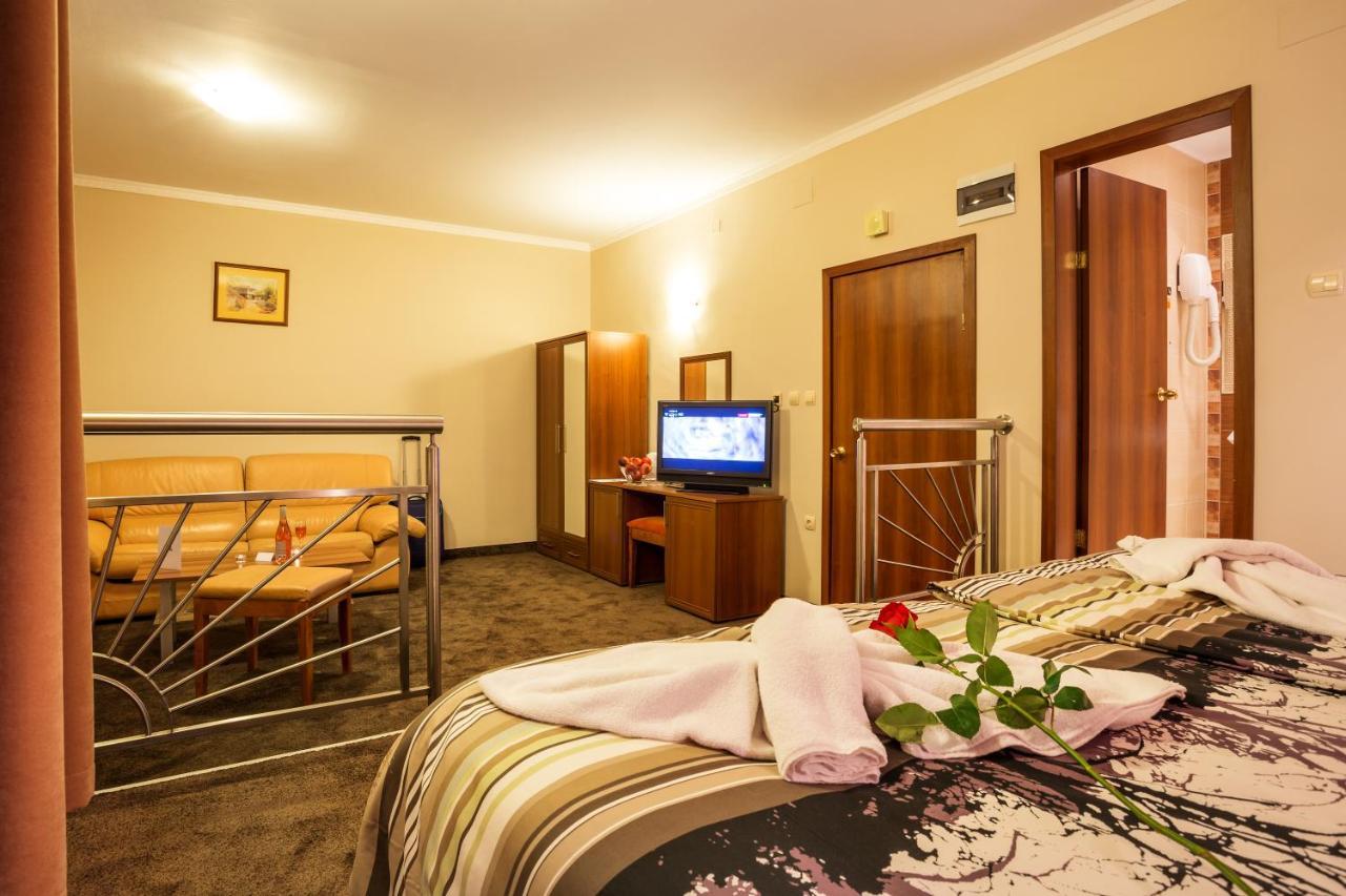 Family Hotel Romantika Βέλινγκραντ Εξωτερικό φωτογραφία
