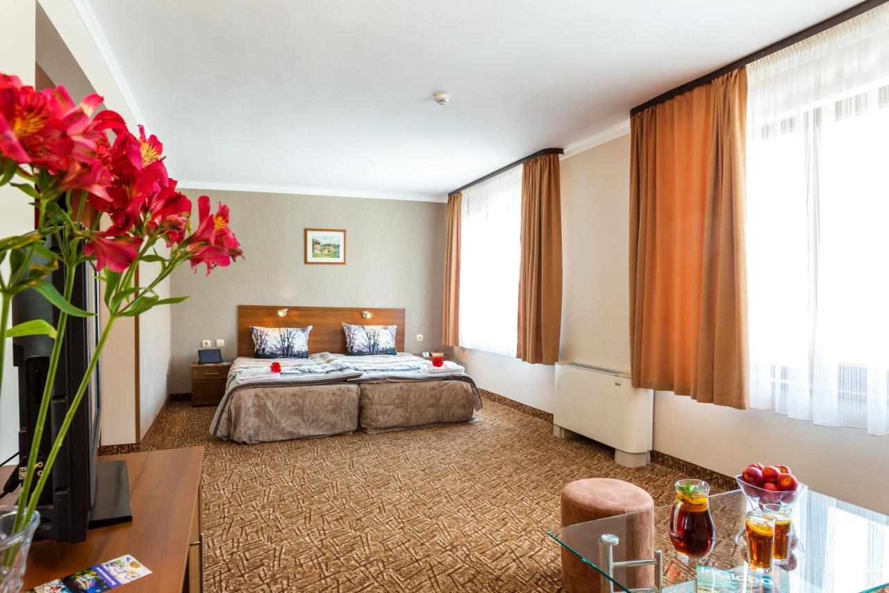 Family Hotel Romantika Βέλινγκραντ Εξωτερικό φωτογραφία