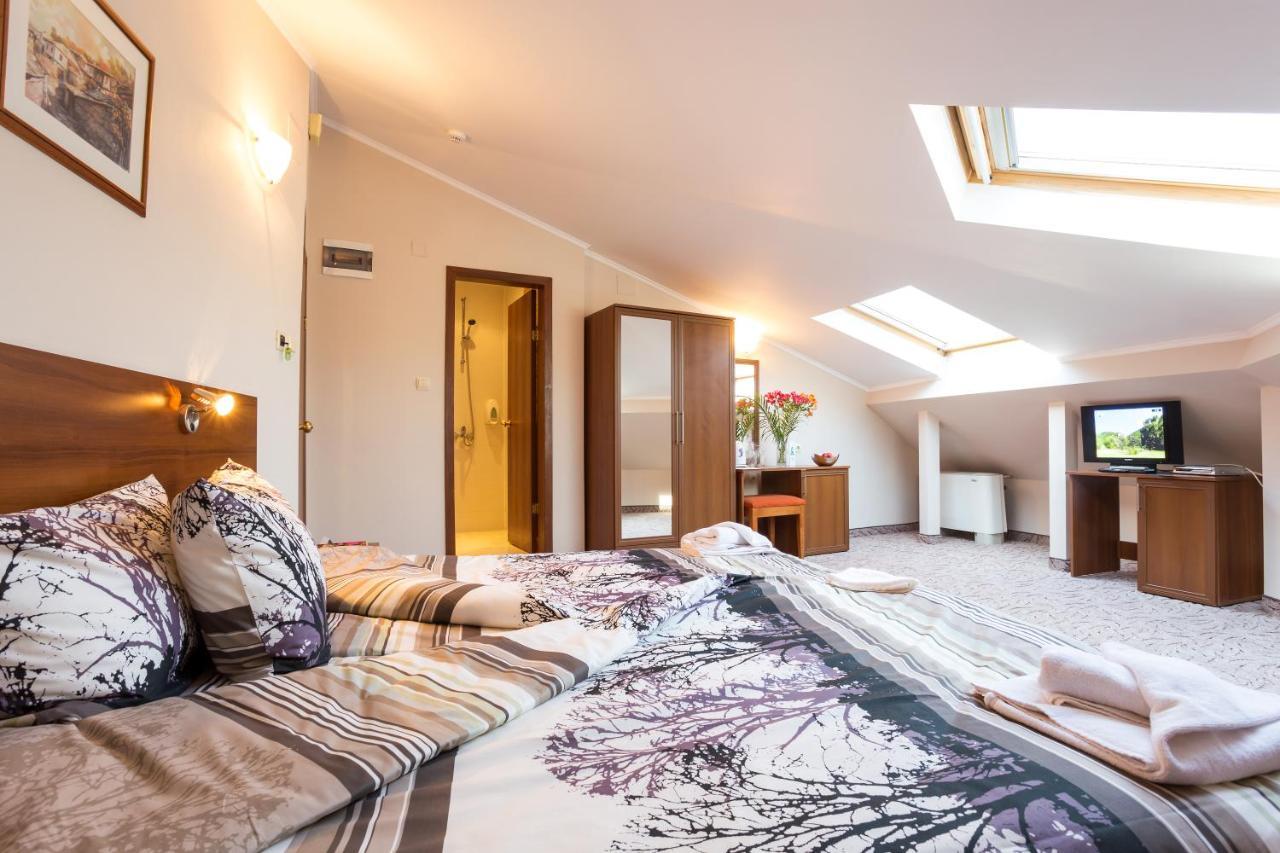 Family Hotel Romantika Βέλινγκραντ Εξωτερικό φωτογραφία